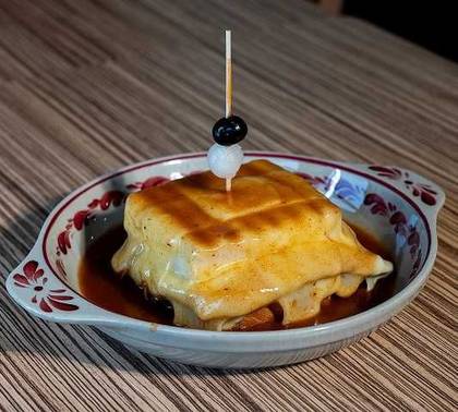 Francesinha c/bife frango