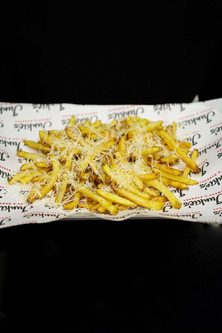 Homemade fries parmezán