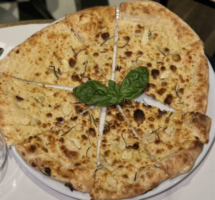 Focaccia z rozmarynem i oliwą