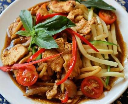 25. Kai-Pad-Nam-Pik-Paw ไก่ผัดน้ำพริกเผา