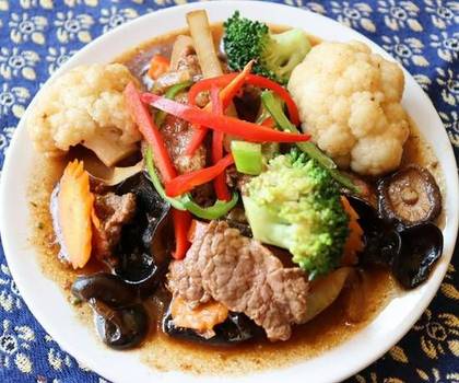 24. Nea-Pad-Nam-Man-Hoy เนื้อผัดน้ำมันหอย