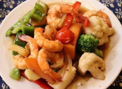 28. Kung-Pad-Pak-Raum-Mil กุ้งผัดผักรวมมิตร