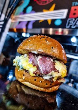 AMERICAN 4 CHEESE BACON CHEESEBURGER 350GR
