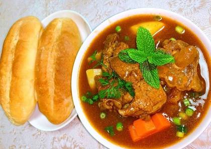 Tocăniță de vită cu vin roșu 400g / Bò sốt vang 400g