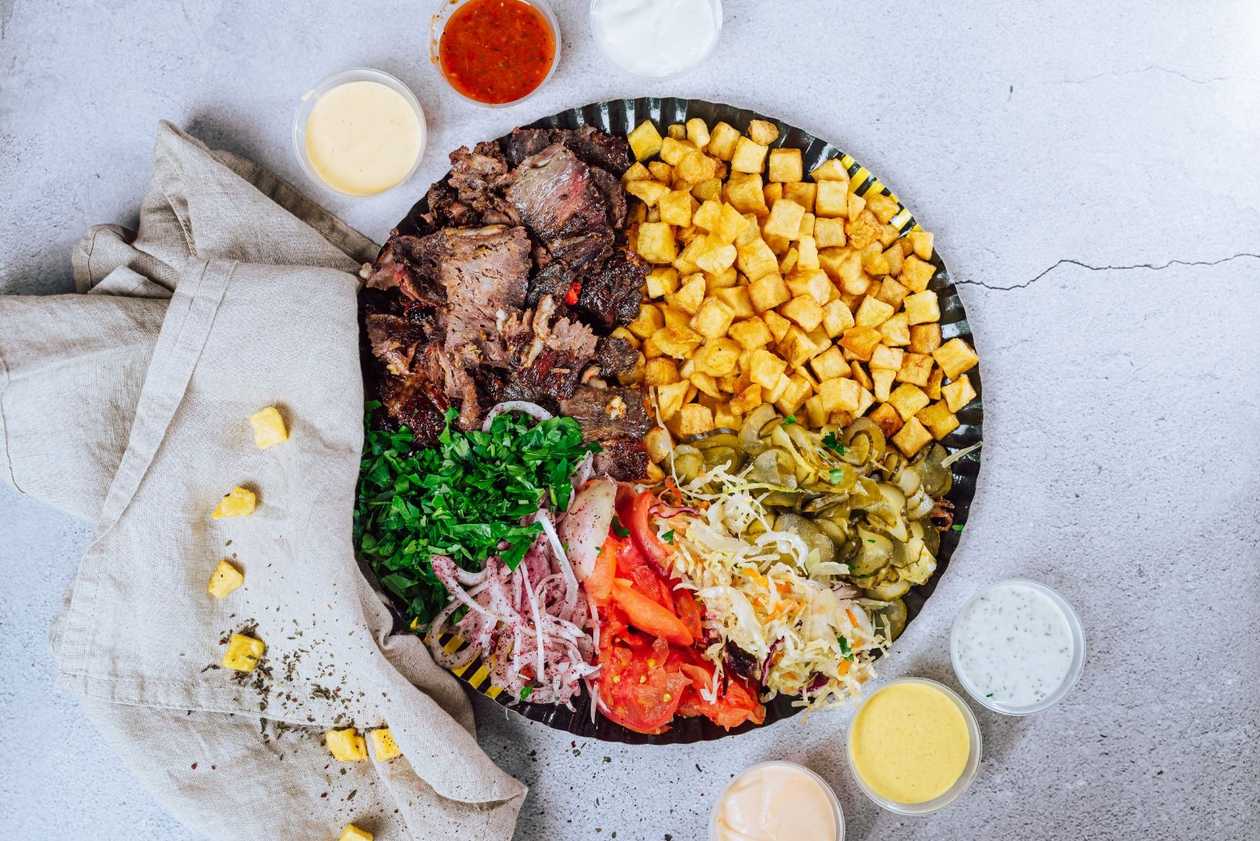 Kebab de Vita cu Berbecuț la Farfurie