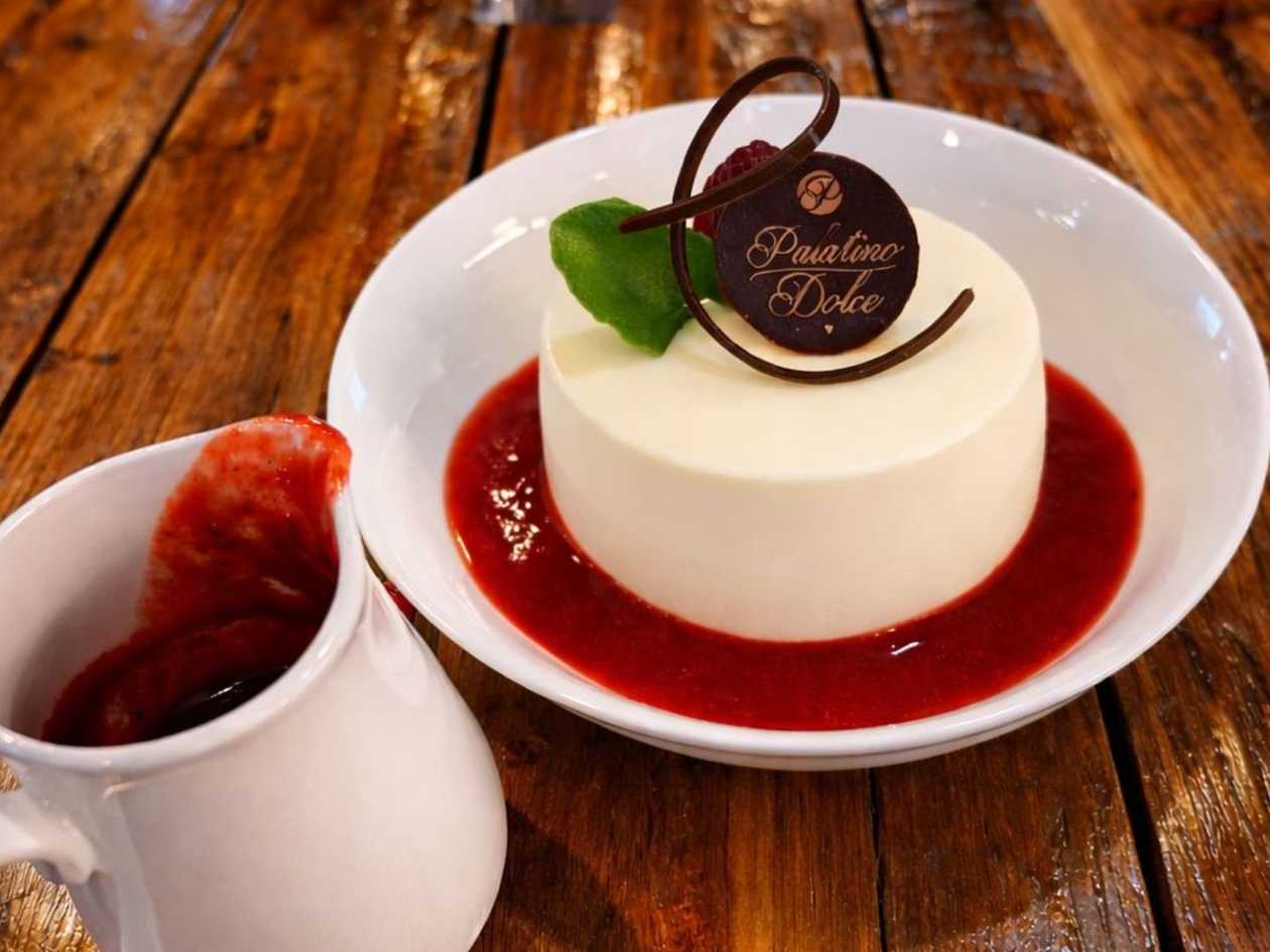 Cheesecake s jahodovou omáčkou
