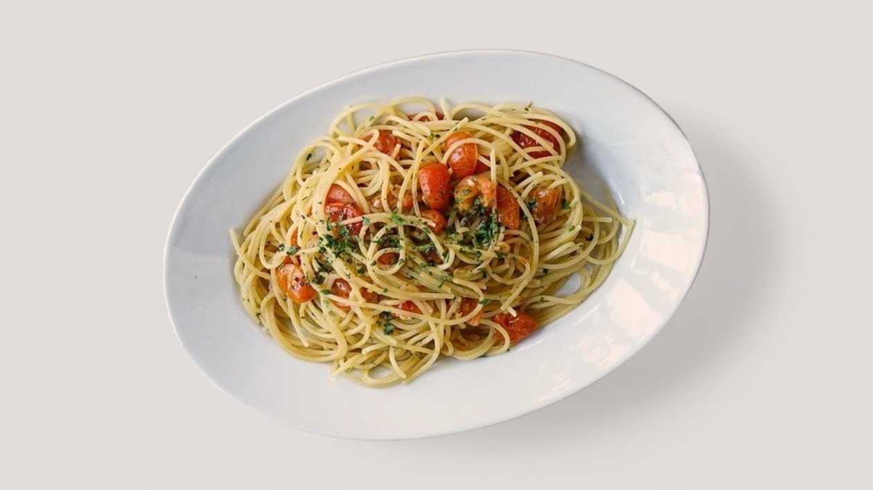 Spaghetti Aglio e Olio with shrimp