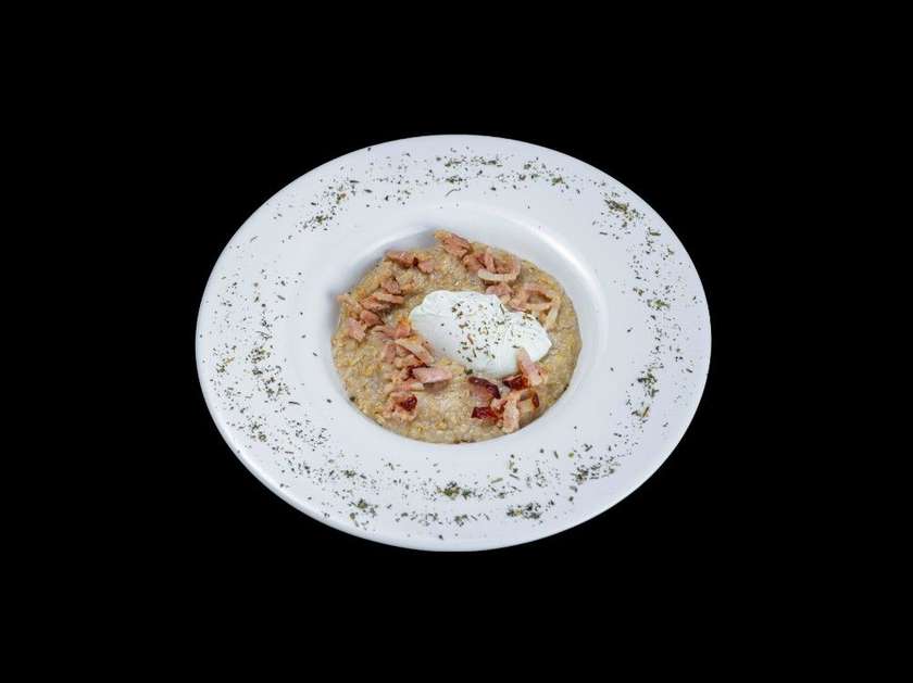 Oatmeal with Poached Egg and Bacon