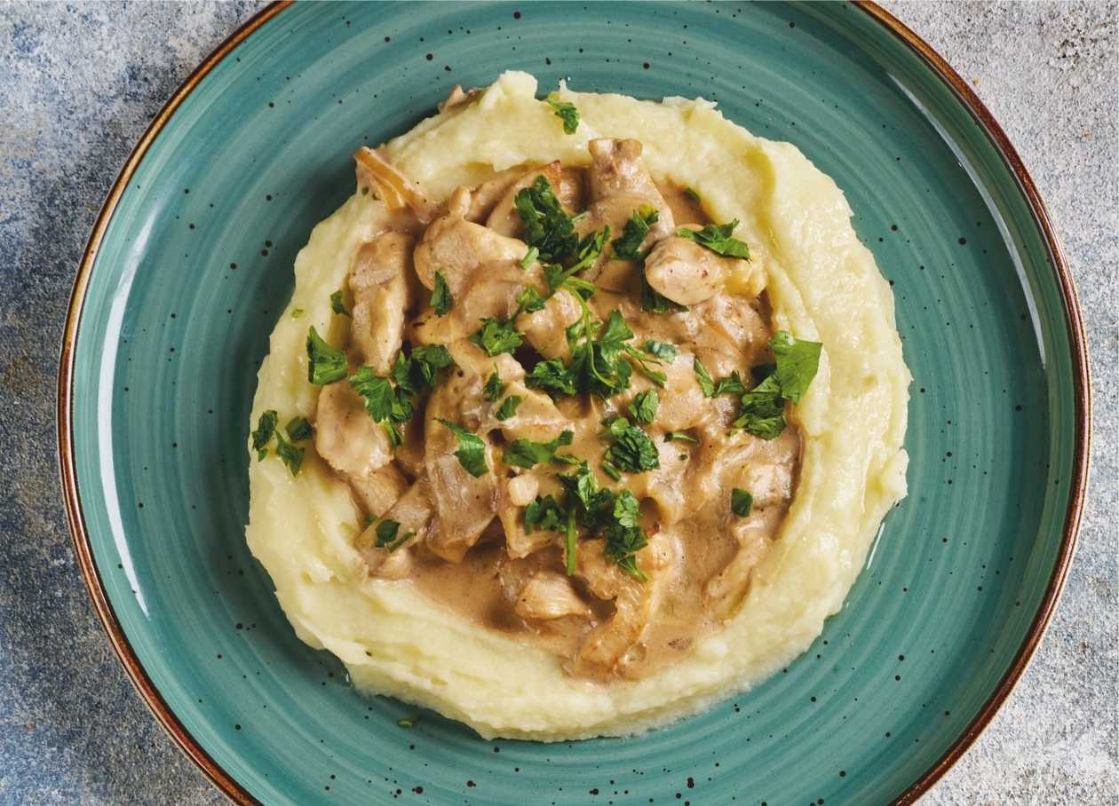 Toyuq stroganoff