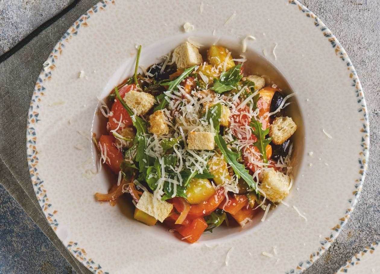 Panzanella salatı