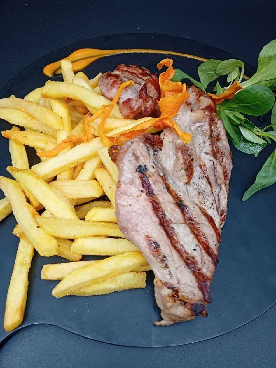 Ceafă de Porc - Cartofi Prăjiți