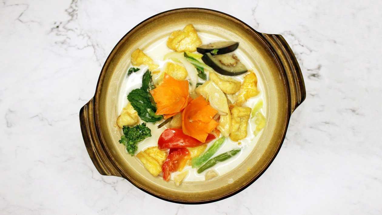 V18. Kreativní Osmička Cơm Vegan Việt Tám
