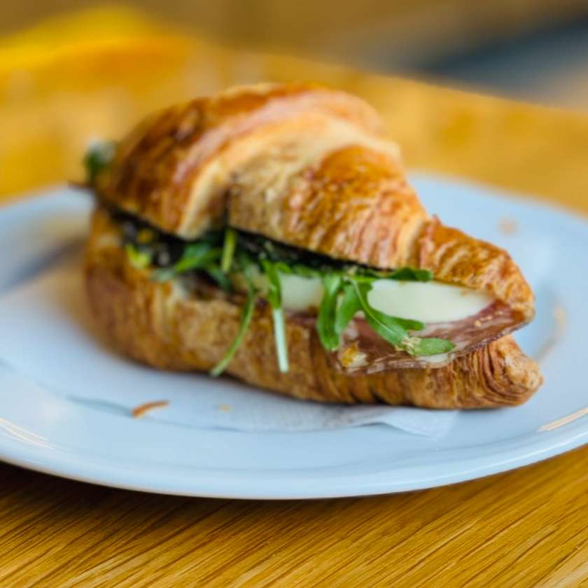 Ritz Sandwich with Mozzarella and Prosciutto