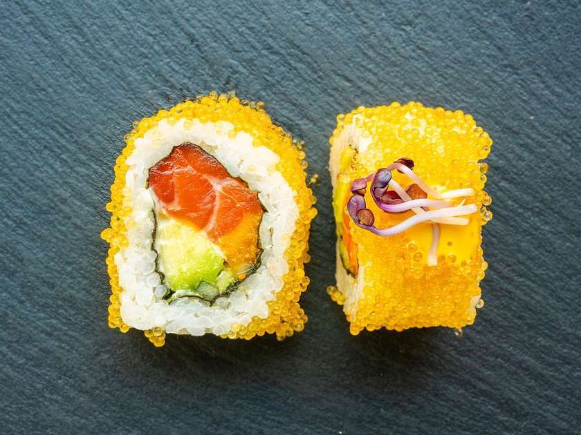 Salmon Mango Roll 8 Pcs