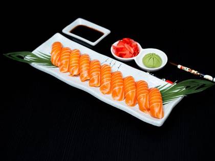 NIGIRI SALMON (10pcs)