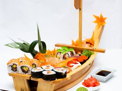 SUSHI + SASHIMI (40 pcs)