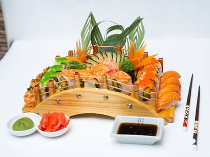 SUSHI + SASHIMI (26 pcs)