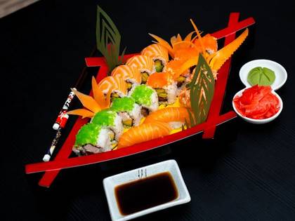 SUSHI (16 pcs )
