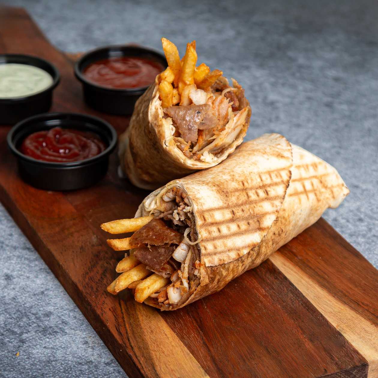 Kebab w lawaszu z frytkami