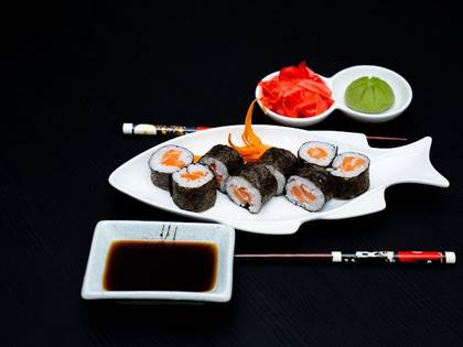 HOSOMAKI SALMÃO / SALMON  (8 pcs)