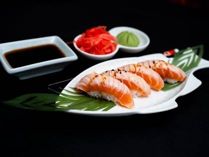 NIGIRI SALMON BRASEADO (4 pcs)