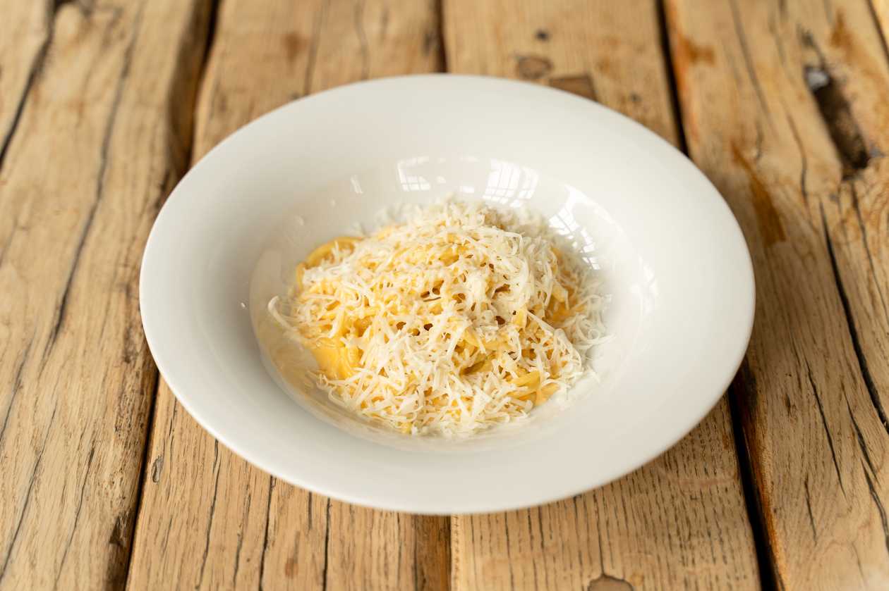 Spaghetti in Cheese Sauce