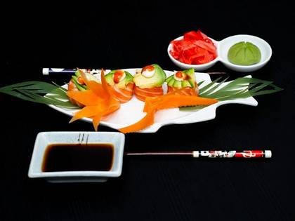 GUNKAN SALMÃO AVOCADO /ABACATE MAYO/MAYONNAISE (4 pcs )