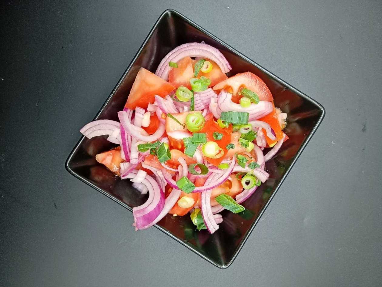 Salată de Roșii cu Ceapă
