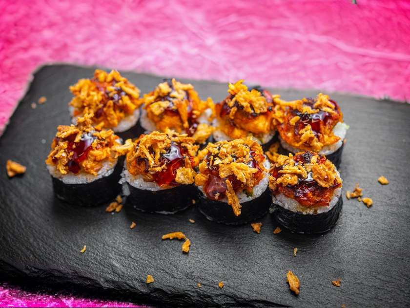 Sriracha & Salmon 8pcs