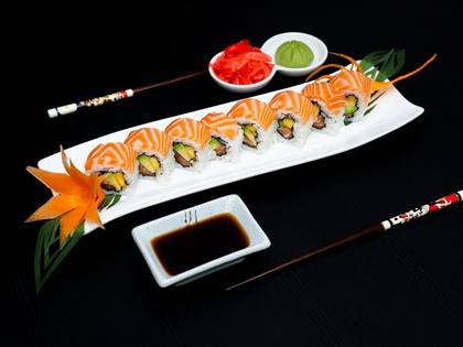URAMAKI SALMAO (8pcs)