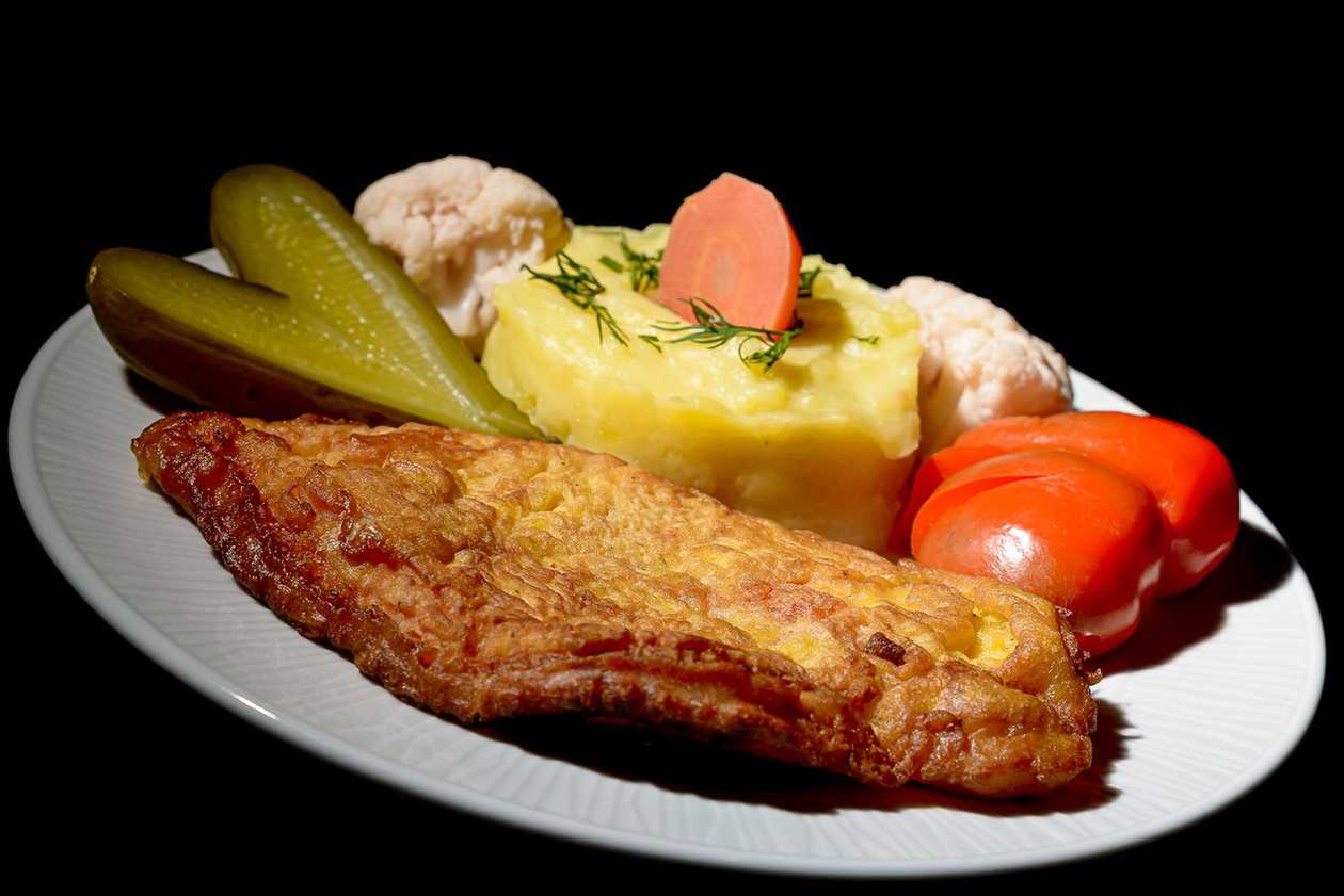 Beef Soup – Chicken Schnitzel Gratin with Golden Potatoes and Peppers
