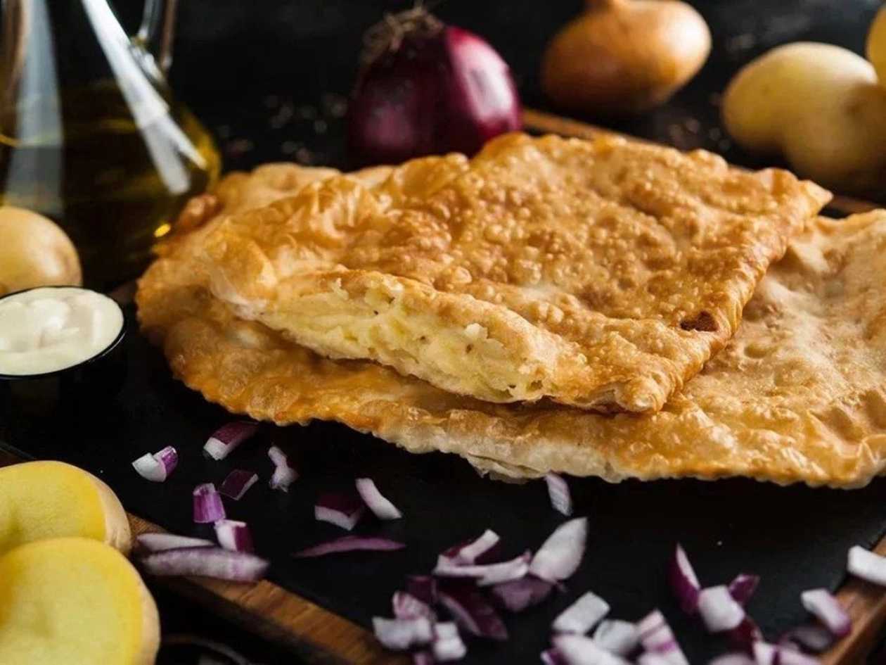 Cheburek with mashed potatoes and fried onions