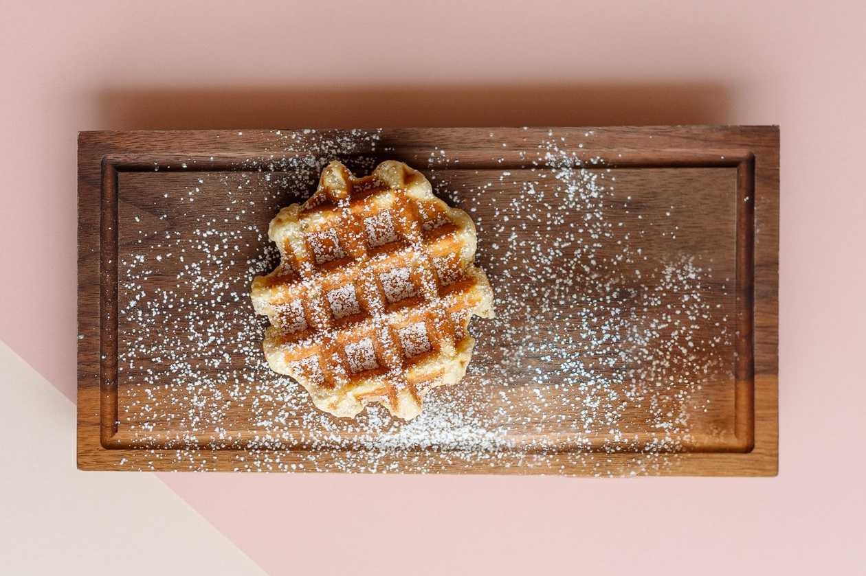 Liège waffle with powdered sugar