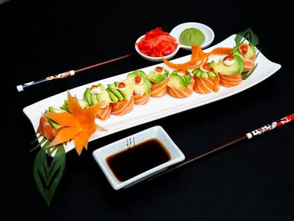 GUNKAN SALMÃO AVOCADO/ABACATE MAYO/MAYONNAISE(10pcs)