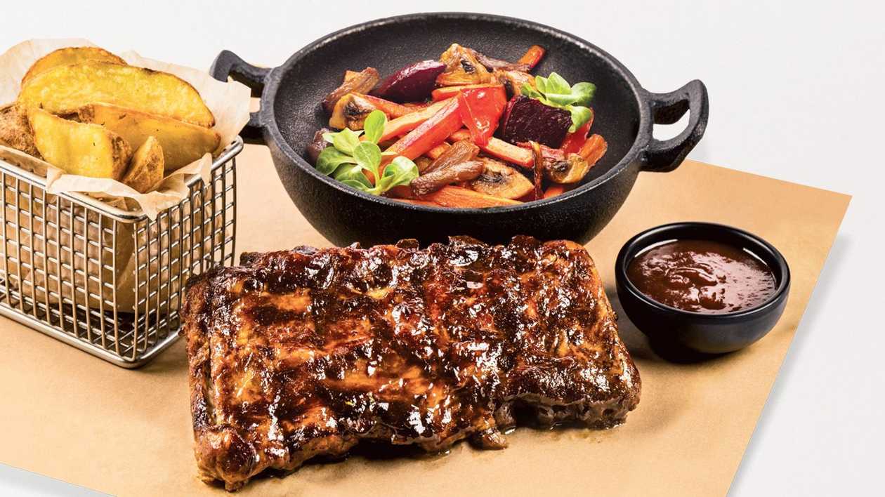 Grilētas cūkgaļas ribiņas BBQ mērcē