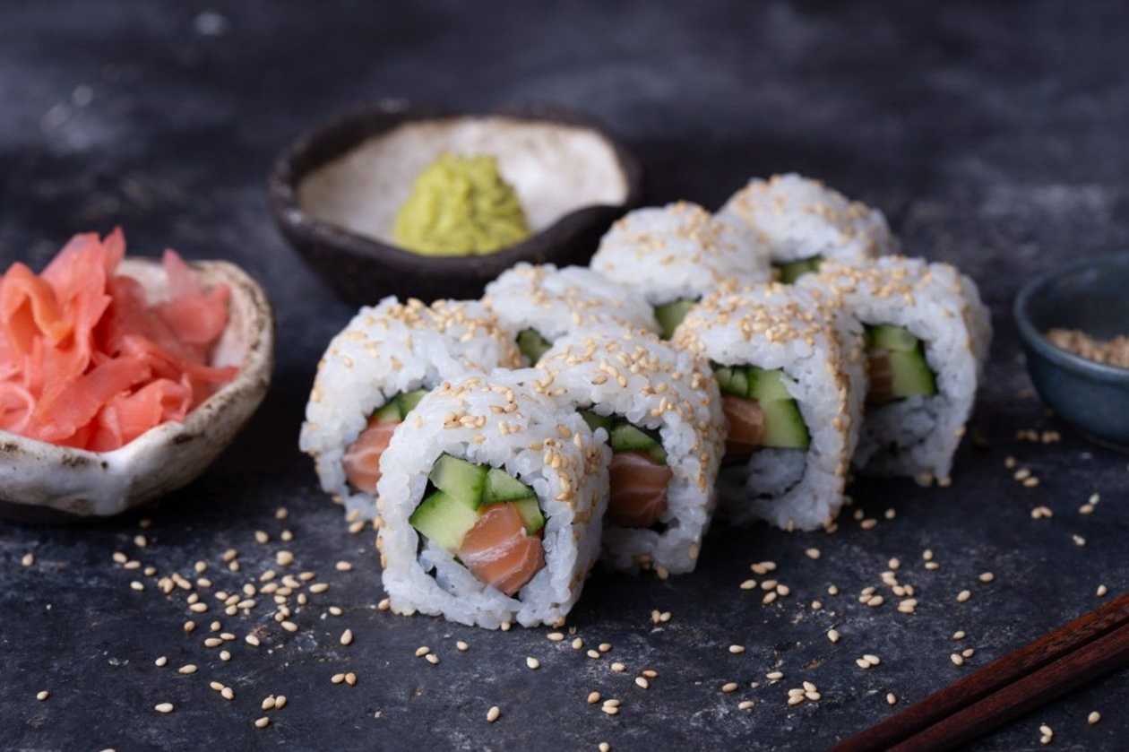 #19 Salmon Maki 8pcs