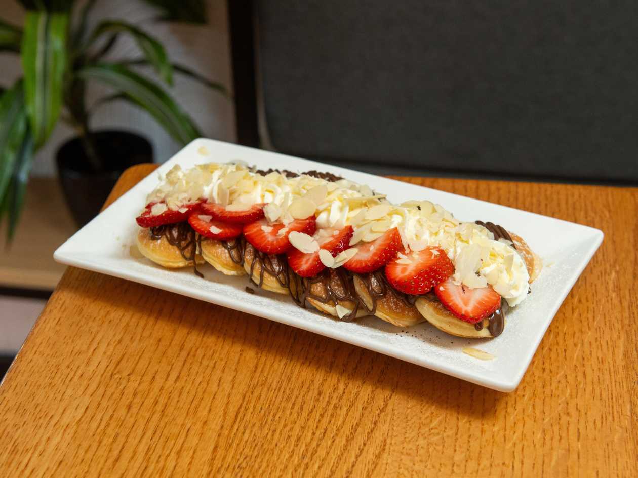 Mini Pancakes with Strawberries, Nutella and Mascarpone