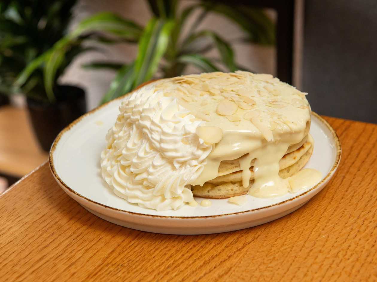 Pancakes with White Chocolate and Mascarpone