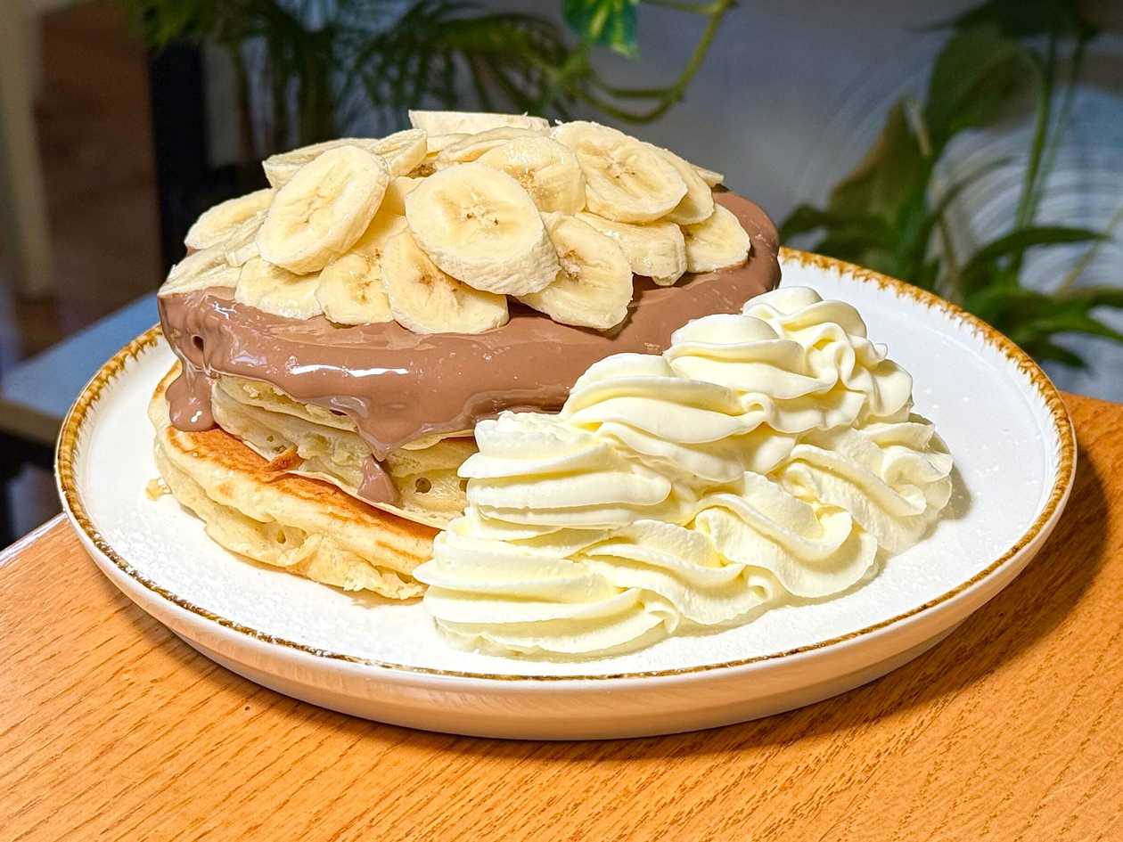 Pancakes with Banana, Mascarpone, and Chocolate