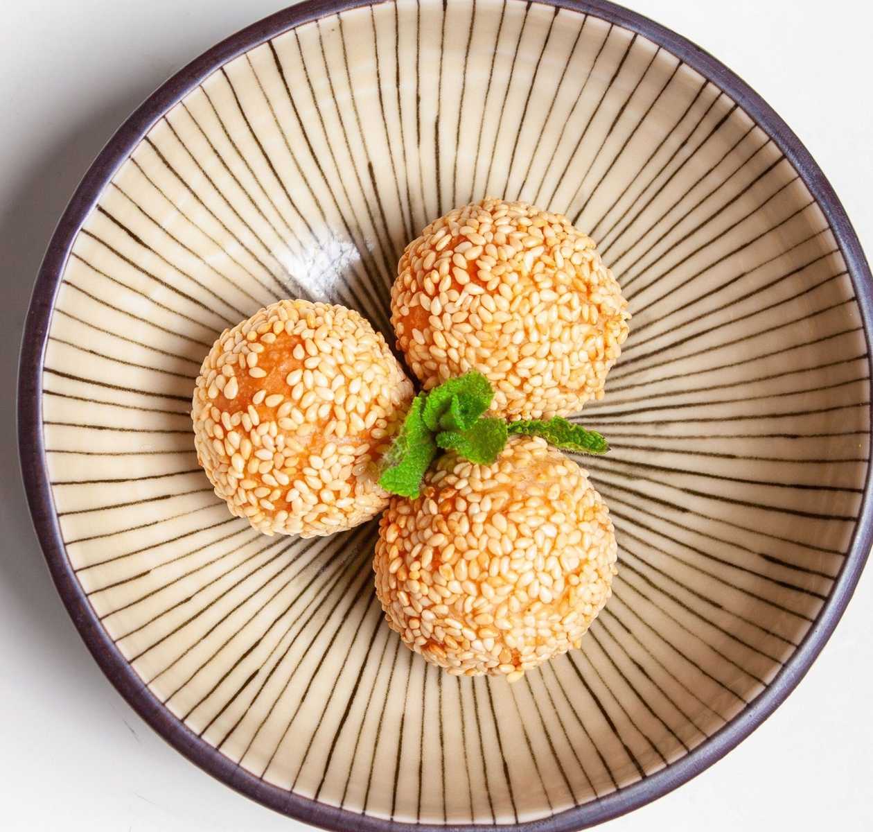 Sesame Balls with Vanilla Cream