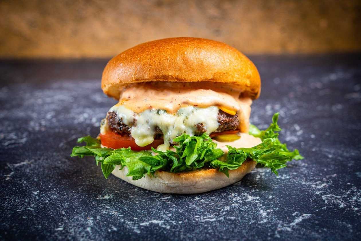 Nelja juustu Burger.