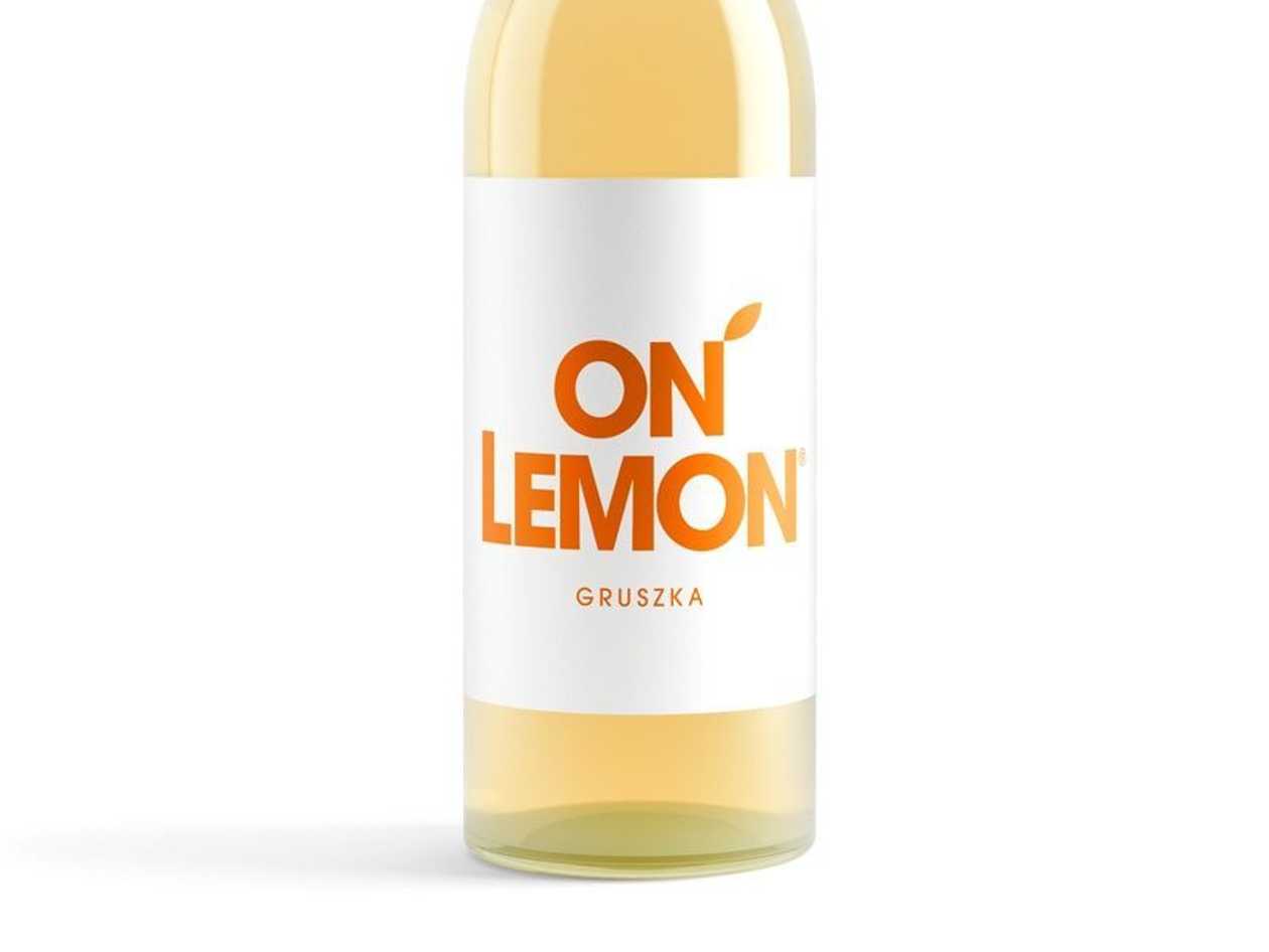 On lemon gruszka