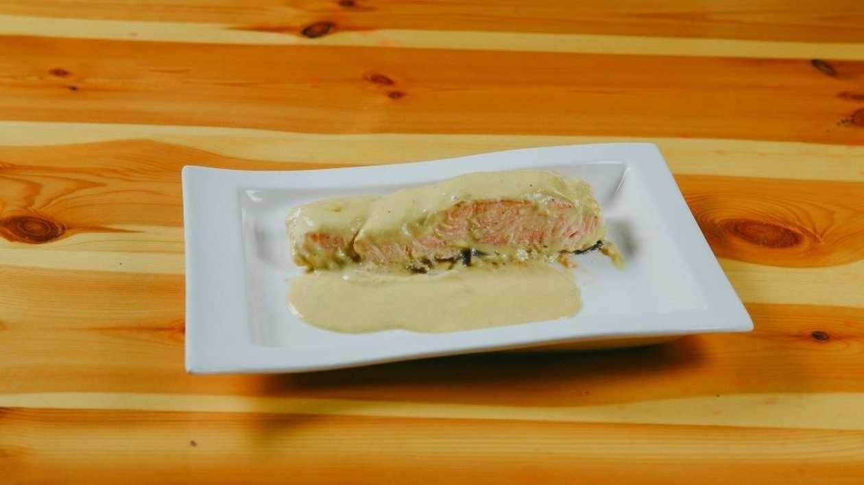 Fresh Salmon with Fresh Cream and Mustard