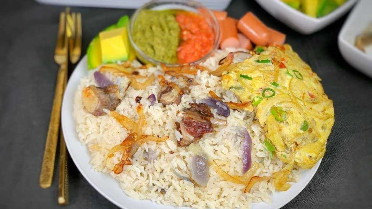 Angwamo and Grilled tilapia served with vegetables and green pepper fried eggs