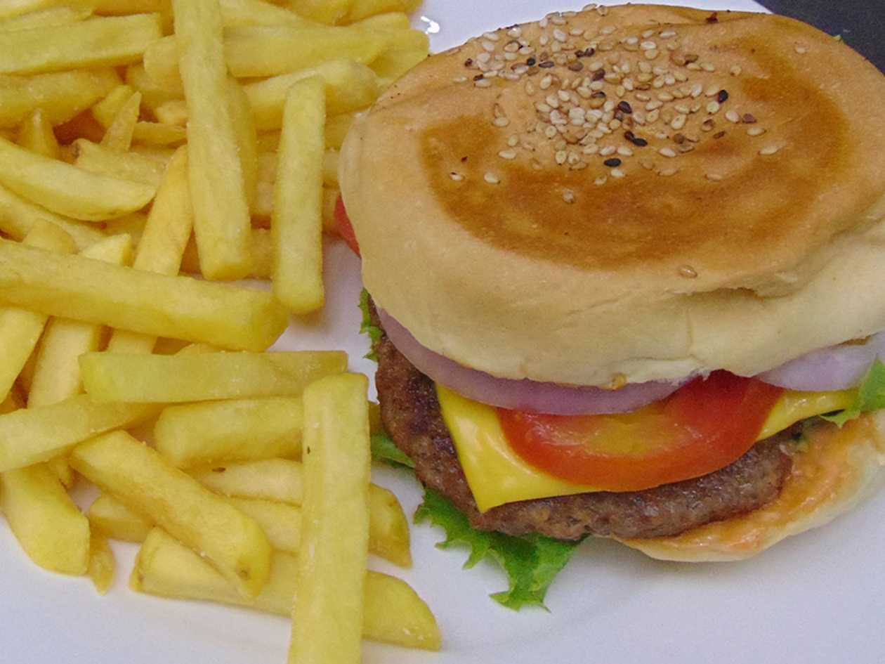 Cheese Burger and Chips