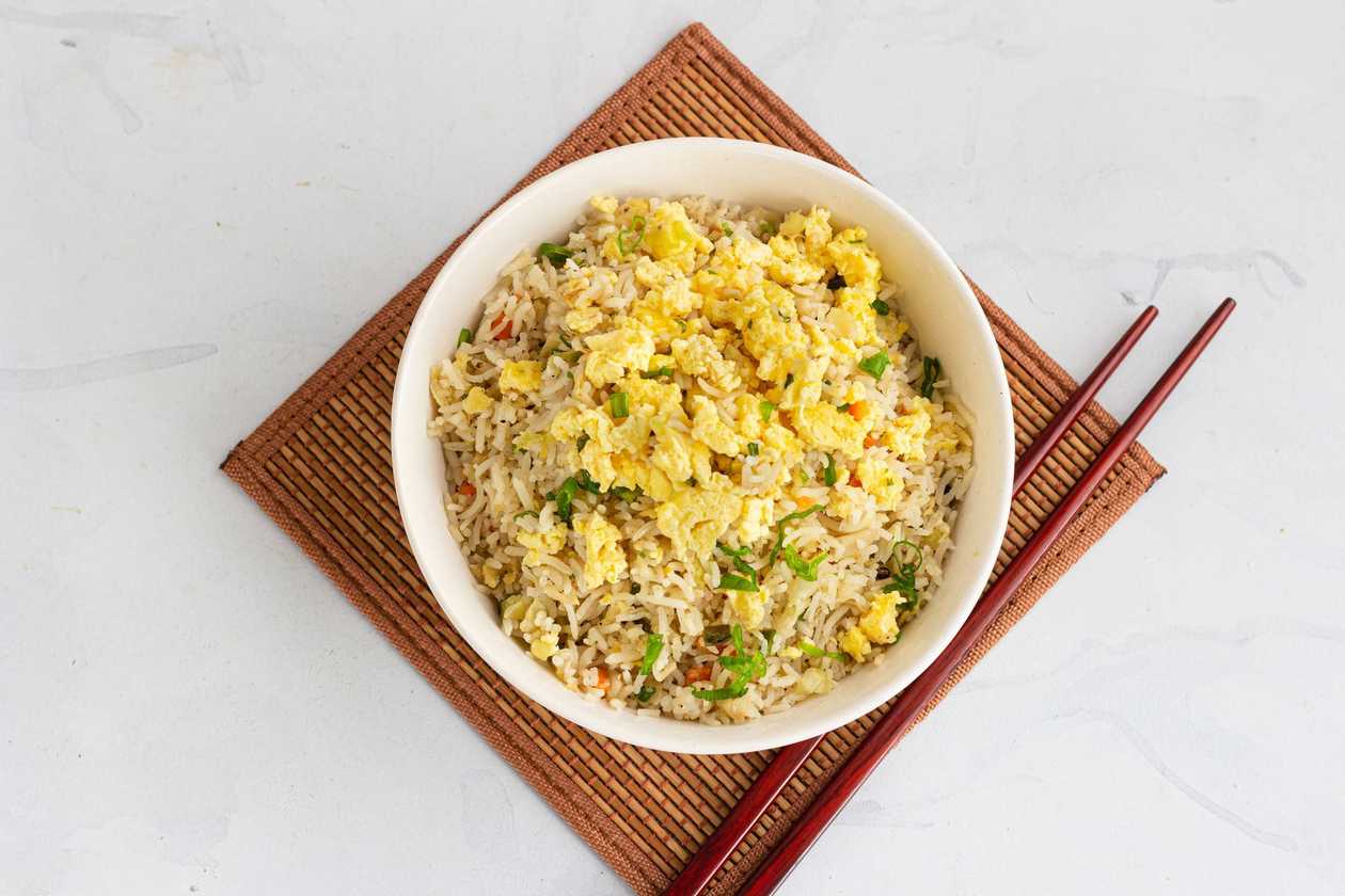 Vegetable rice served with fried chicken and fried gizzard