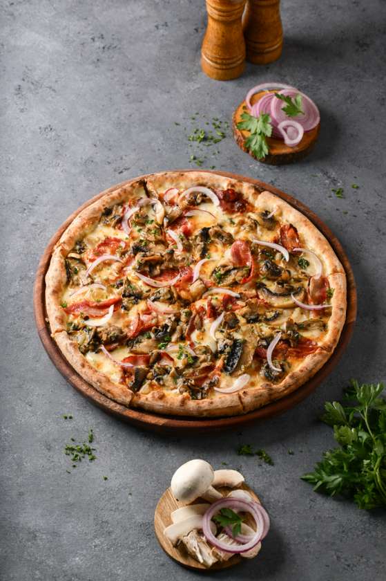 Bacon And Garlic Mushroom Pizza