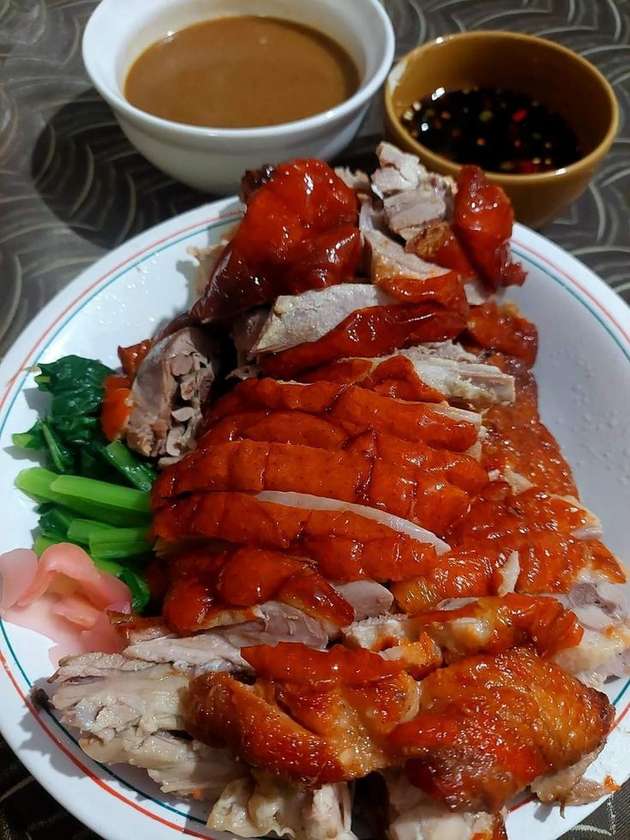 V09 Duck and Red Pork with Rice 鸭肉红烧肉饭