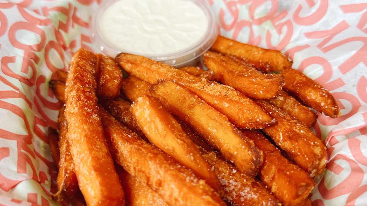 Sweet potato fries with craft sauce