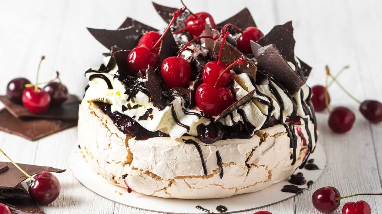 Kirsi-šokolaadi pavlova pärg ~ 1,2kg